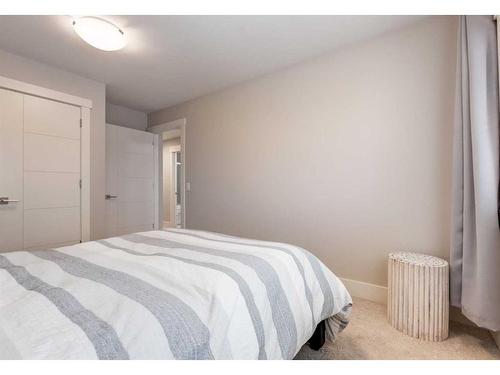 1937 47 Avenue Sw, Calgary, AB - Indoor Photo Showing Bedroom