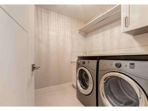 1937 47 Avenue Sw, Calgary, AB - Indoor Photo Showing Laundry Room