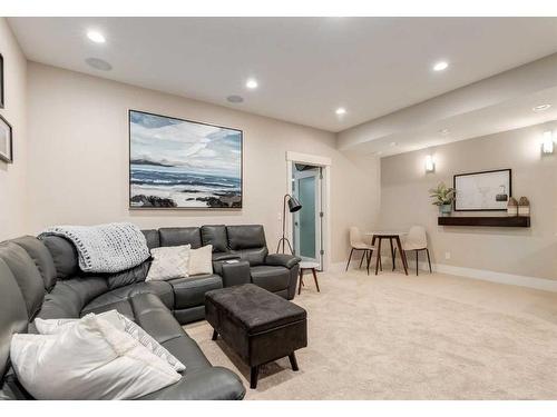 1937 47 Avenue Sw, Calgary, AB - Indoor Photo Showing Other Room