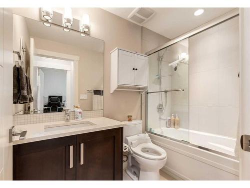 1937 47 Avenue Sw, Calgary, AB - Indoor Photo Showing Bathroom