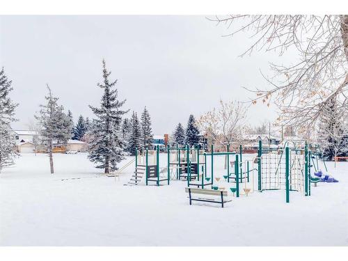 1937 47 Avenue Sw, Calgary, AB - Outdoor With View