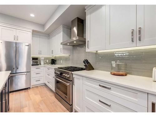 1937 47 Avenue Sw, Calgary, AB - Indoor Photo Showing Kitchen With Upgraded Kitchen