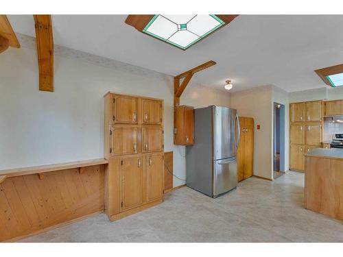 9831 Alcott Road Se, Calgary, AB - Indoor Photo Showing Kitchen