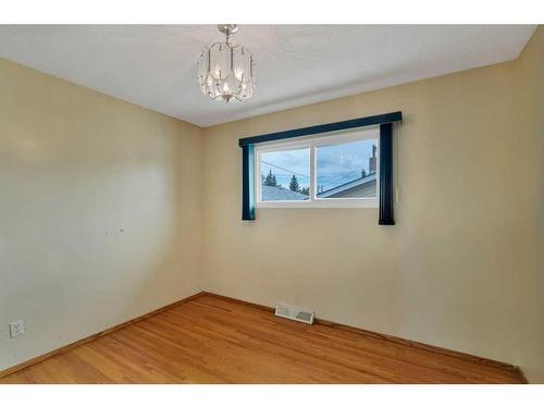 9831 Alcott Road Se, Calgary, AB - Indoor Photo Showing Other Room