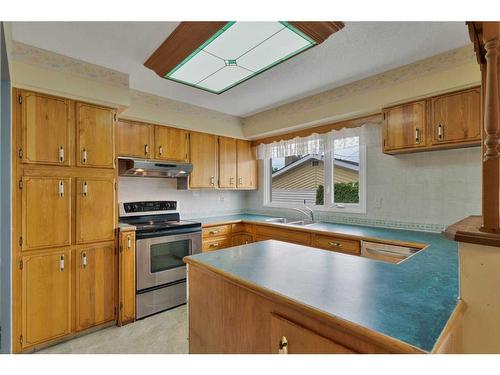 9831 Alcott Road Se, Calgary, AB - Indoor Photo Showing Kitchen With Double Sink