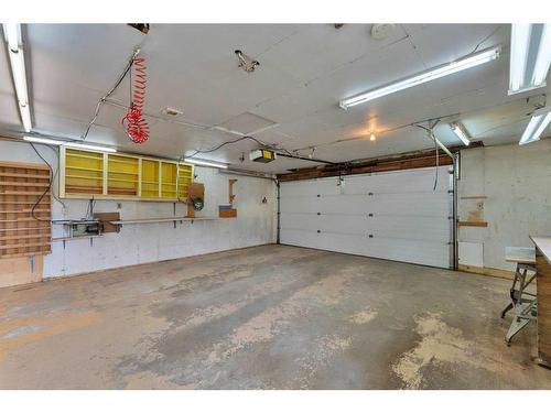 9831 Alcott Road Se, Calgary, AB - Indoor Photo Showing Garage