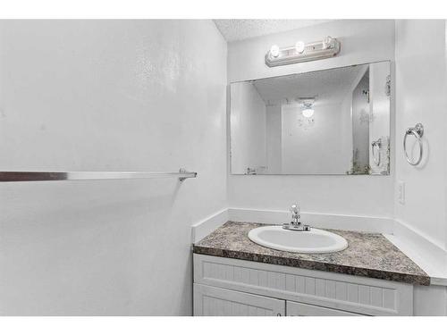 412 Templeside Circle Ne, Calgary, AB - Indoor Photo Showing Bathroom