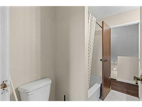 412 Templeside Circle Ne, Calgary, AB - Indoor Photo Showing Bathroom