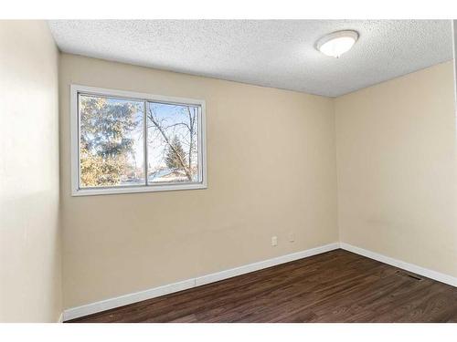 412 Templeside Circle Ne, Calgary, AB - Indoor Photo Showing Other Room