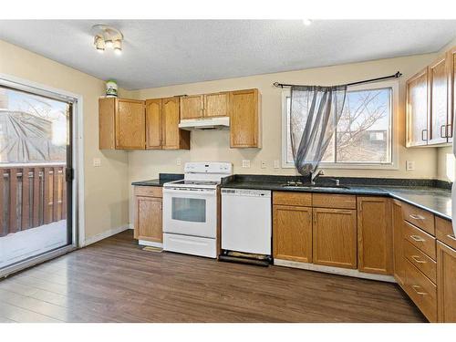 412 Templeside Circle Ne, Calgary, AB - Indoor Photo Showing Kitchen