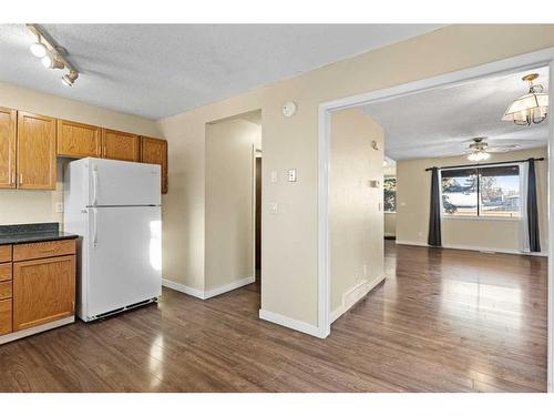 412 Templeside Circle Ne, Calgary, AB - Indoor Photo Showing Kitchen