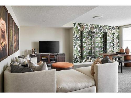 83 Cranbrook Mount Se, Calgary, AB - Indoor Photo Showing Living Room