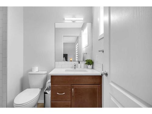 260 Copperstone Gardens Se, Calgary, AB - Indoor Photo Showing Bathroom