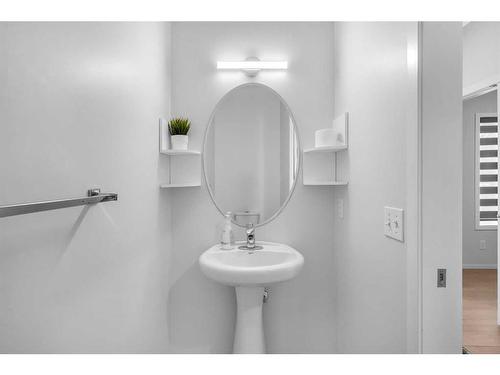 260 Copperstone Gardens Se, Calgary, AB - Indoor Photo Showing Bathroom