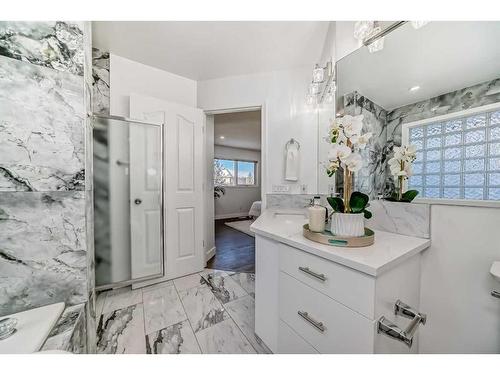 14333 Evergreen Street Sw, Calgary, AB - Indoor Photo Showing Bathroom