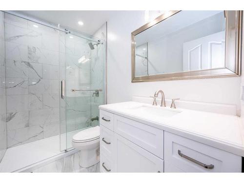 14333 Evergreen Street Sw, Calgary, AB - Indoor Photo Showing Bathroom