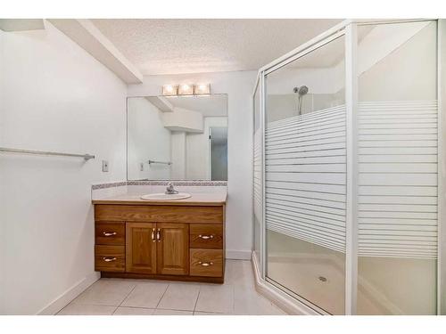 14333 Evergreen Street Sw, Calgary, AB - Indoor Photo Showing Bathroom