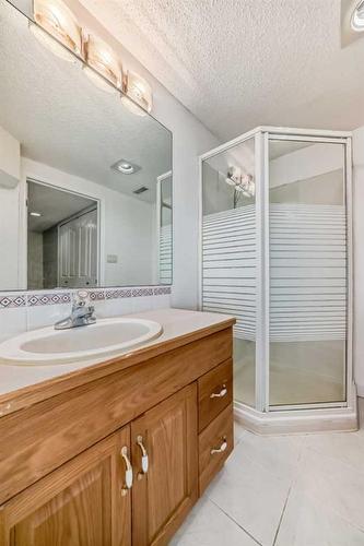 14333 Evergreen Street Sw, Calgary, AB - Indoor Photo Showing Bathroom