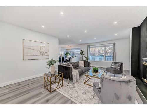 14333 Evergreen Street Sw, Calgary, AB - Indoor Photo Showing Living Room