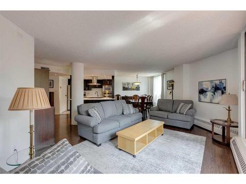 220-1304 15 Avenue Sw, Calgary, AB - Indoor Photo Showing Living Room