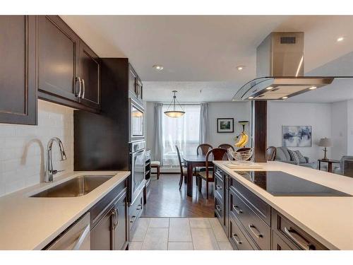 220-1304 15 Avenue Sw, Calgary, AB - Indoor Photo Showing Kitchen