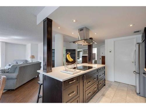 220-1304 15 Avenue Sw, Calgary, AB - Indoor Photo Showing Kitchen