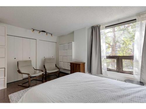 220-1304 15 Avenue Sw, Calgary, AB - Indoor Photo Showing Bedroom