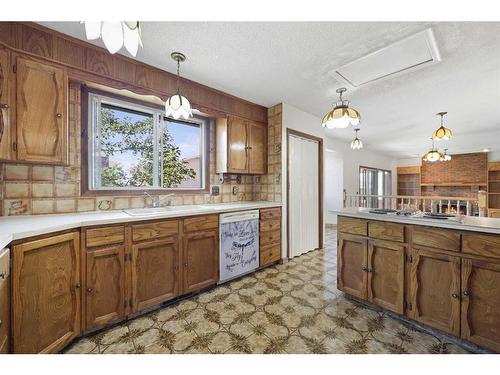 251 Maunsell Close Ne, Calgary, AB - Indoor Photo Showing Kitchen