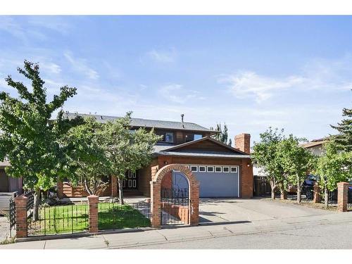 251 Maunsell Close Ne, Calgary, AB - Outdoor