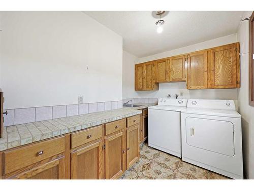 251 Maunsell Close Ne, Calgary, AB - Indoor Photo Showing Laundry Room