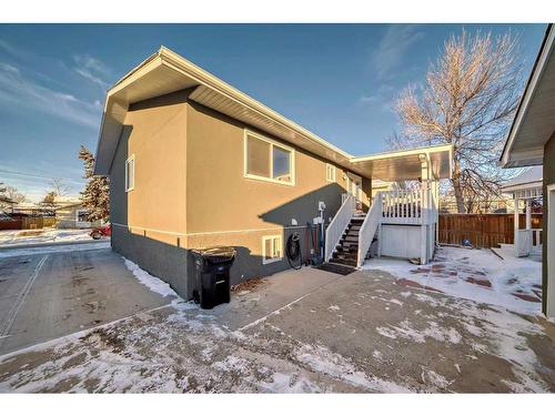 79 Castleglen Way Ne, Calgary, AB - Outdoor