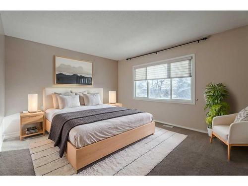 304 Queenston Heights Se, Calgary, AB - Indoor Photo Showing Bedroom