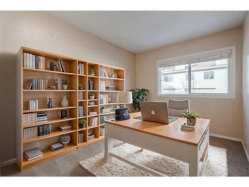 304 Queenston Heights Se, Calgary, AB - Indoor Photo Showing Office