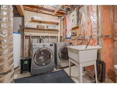 304 Queenston Heights Se, Calgary, AB - Indoor Photo Showing Laundry Room