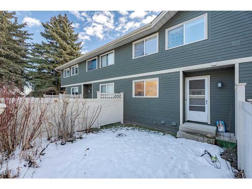 304 Queenston Heights Se, Calgary, AB - Outdoor With Exterior