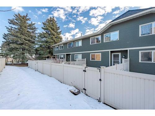 304 Queenston Heights Se, Calgary, AB - Outdoor