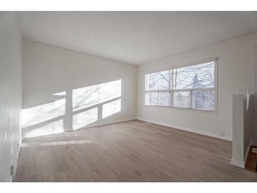 304 Queenston Heights Se, Calgary, AB - Indoor Photo Showing Other Room