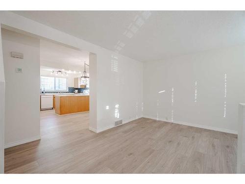 304 Queenston Heights Se, Calgary, AB - Indoor Photo Showing Other Room