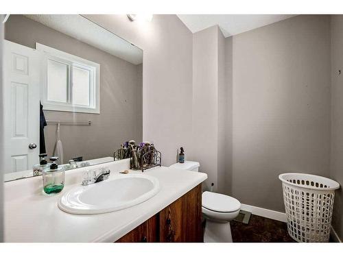 3704 39 Street Ne, Calgary, AB - Indoor Photo Showing Bathroom