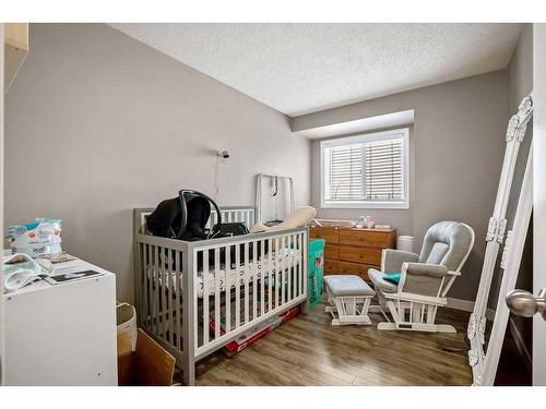 3704 39 Street Ne, Calgary, AB - Indoor Photo Showing Bedroom