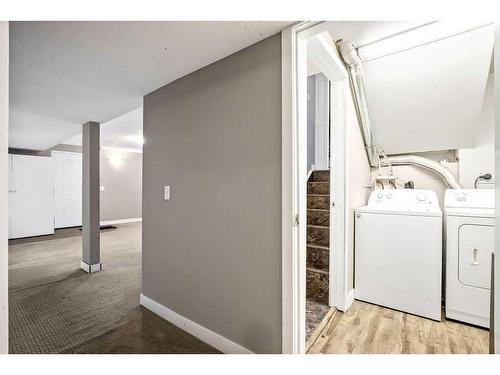 3704 39 Street Ne, Calgary, AB - Indoor Photo Showing Laundry Room