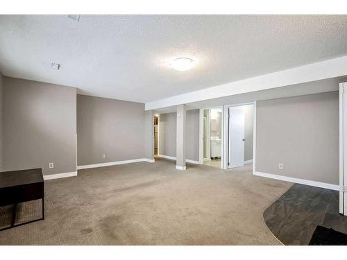 3704 39 Street Ne, Calgary, AB - Indoor Photo Showing Other Room