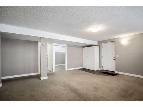 3704 39 Street Ne, Calgary, AB - Indoor