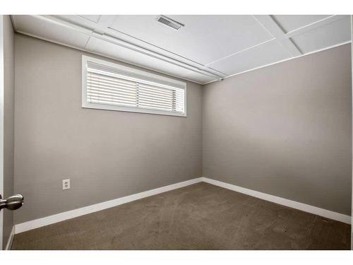 3704 39 Street Ne, Calgary, AB - Indoor Photo Showing Other Room