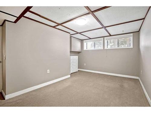 3704 39 Street Ne, Calgary, AB - Indoor Photo Showing Other Room