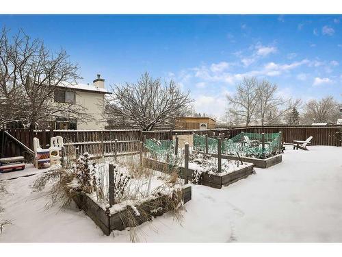 3704 39 Street Ne, Calgary, AB - Outdoor