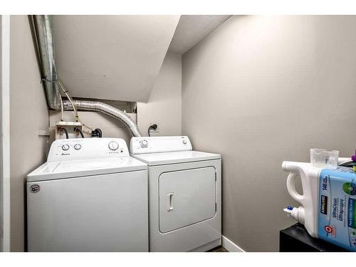 3704 39 Street Ne, Calgary, AB - Indoor Photo Showing Laundry Room