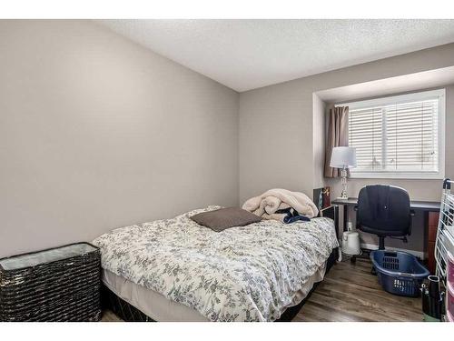 3704 39 Street Ne, Calgary, AB - Indoor Photo Showing Bedroom