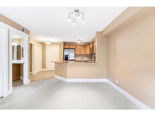 216-500 Rocky Vista Gardens Nw, Calgary, AB - Indoor