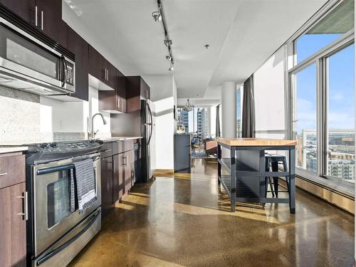 1609-135 13 Avenue Sw, Calgary, AB - Indoor Photo Showing Kitchen With Stainless Steel Kitchen With Upgraded Kitchen